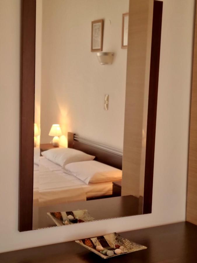 Livadia  Zafeiris Apartments מראה חיצוני תמונה